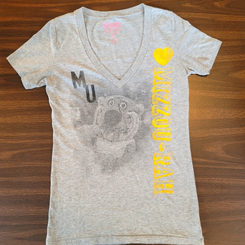 PINK VS MU Mizzou-Rah Graphic Tee V-Neck